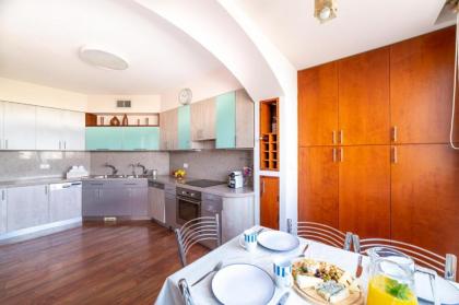 Art Apartment In Mamila - Art & View - image 23