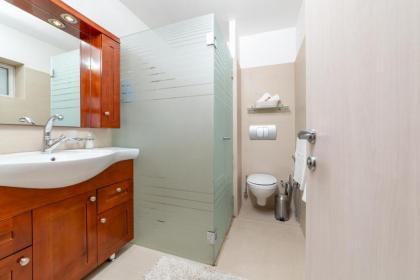 Art Apartment In Mamila - Art & View - image 24