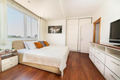 Art Apartment In Mamila - Art & View - image 26