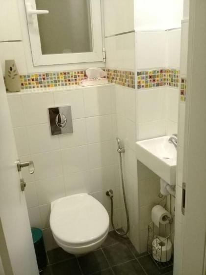 Kosher Furnished 3 bedroom apartment in Katamon - image 23