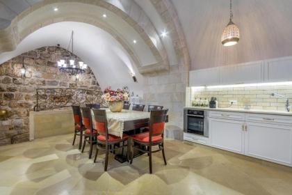 Western Wall Luxury House - image 13