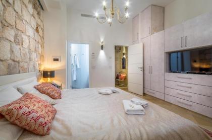 Western Wall Luxury House - image 16