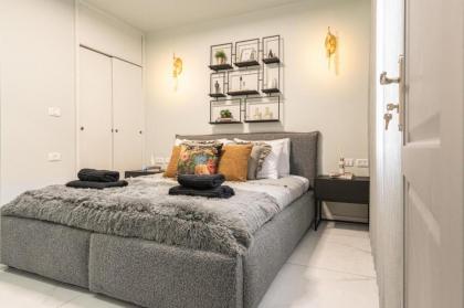 Renovated 2 BR with 2 BTH front Mamilla Mall - image 20