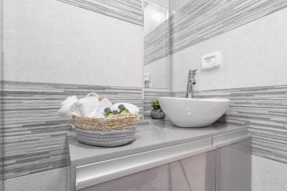 Renovated 2 BR with 2 BTH front Mamilla Mall - image 27