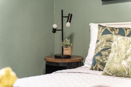 Renovated 2 BR with 2 BTH front Mamilla Mall - image 30