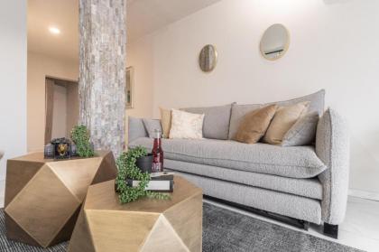 Renovated 2 BR with 2 BTH front Mamilla Mall - image 6