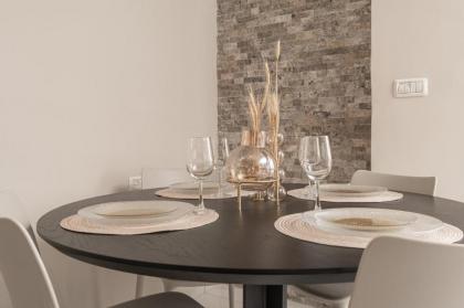 Renovated 2 BR with 2 BTH front Mamilla Mall - image 8
