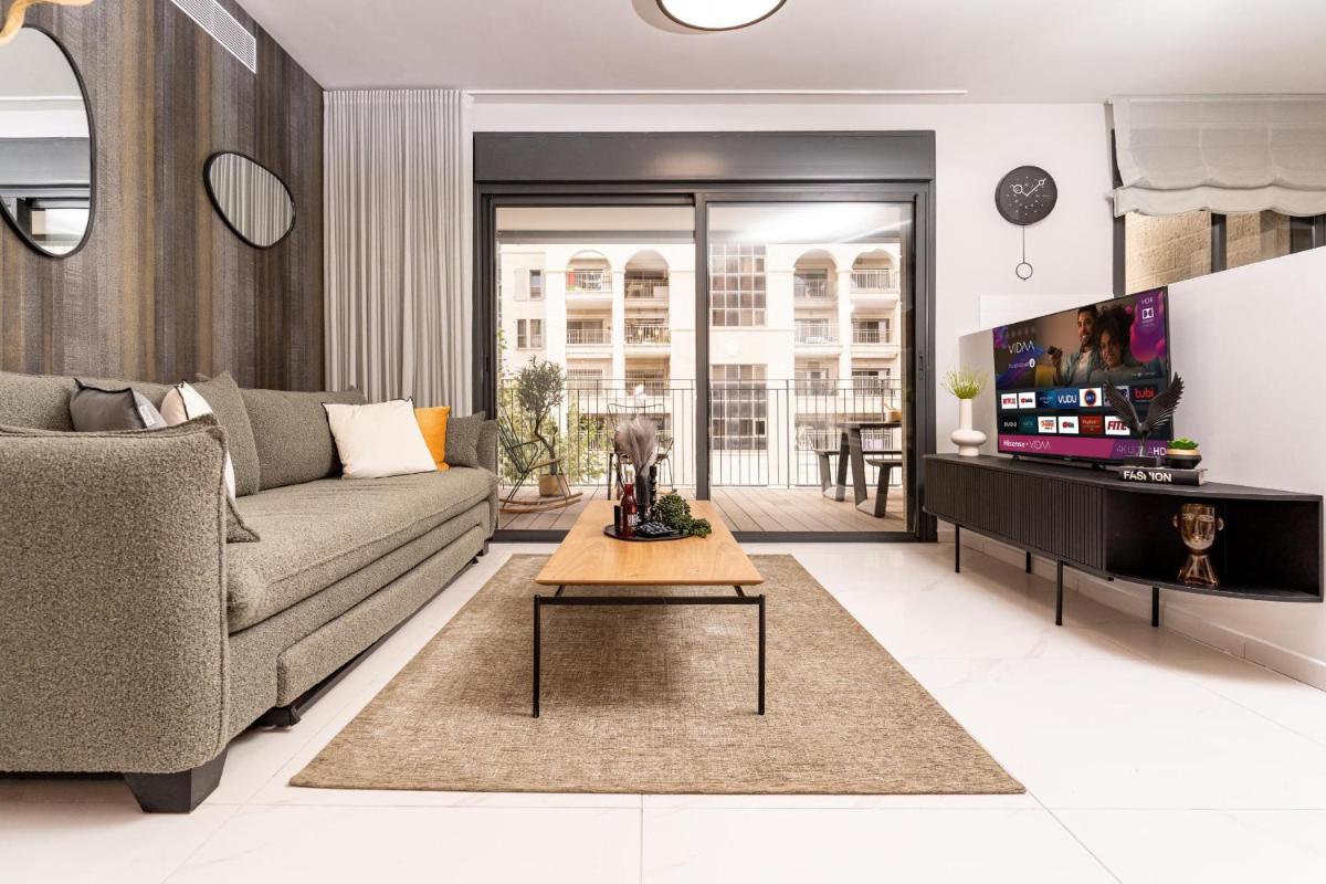 Designed 2BR with 2 bathroom Terrace and Parking - image 5