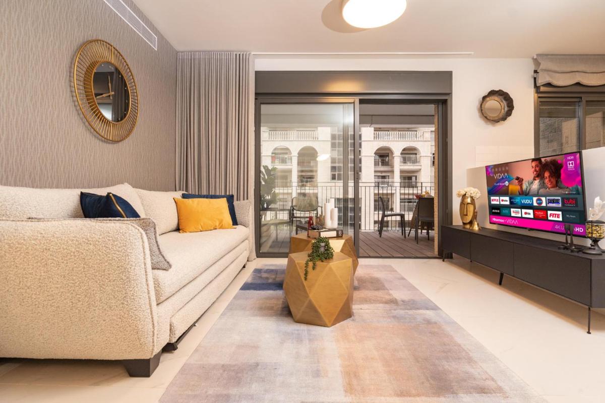 Central and Luxury New 2BR&2Bth - Private Parking - main image