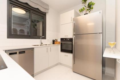 Central and Luxury New 2BR&2Bth - Private Parking - image 12