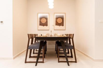 Central and Luxury New 2BR&2Bth - Private Parking - image 16