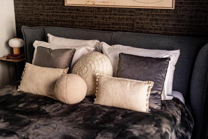 Central and Luxury New 2BR&2Bth - Private Parking - image 19
