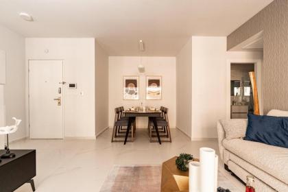 Central and Luxury New 2BR&2Bth - Private Parking - image 3