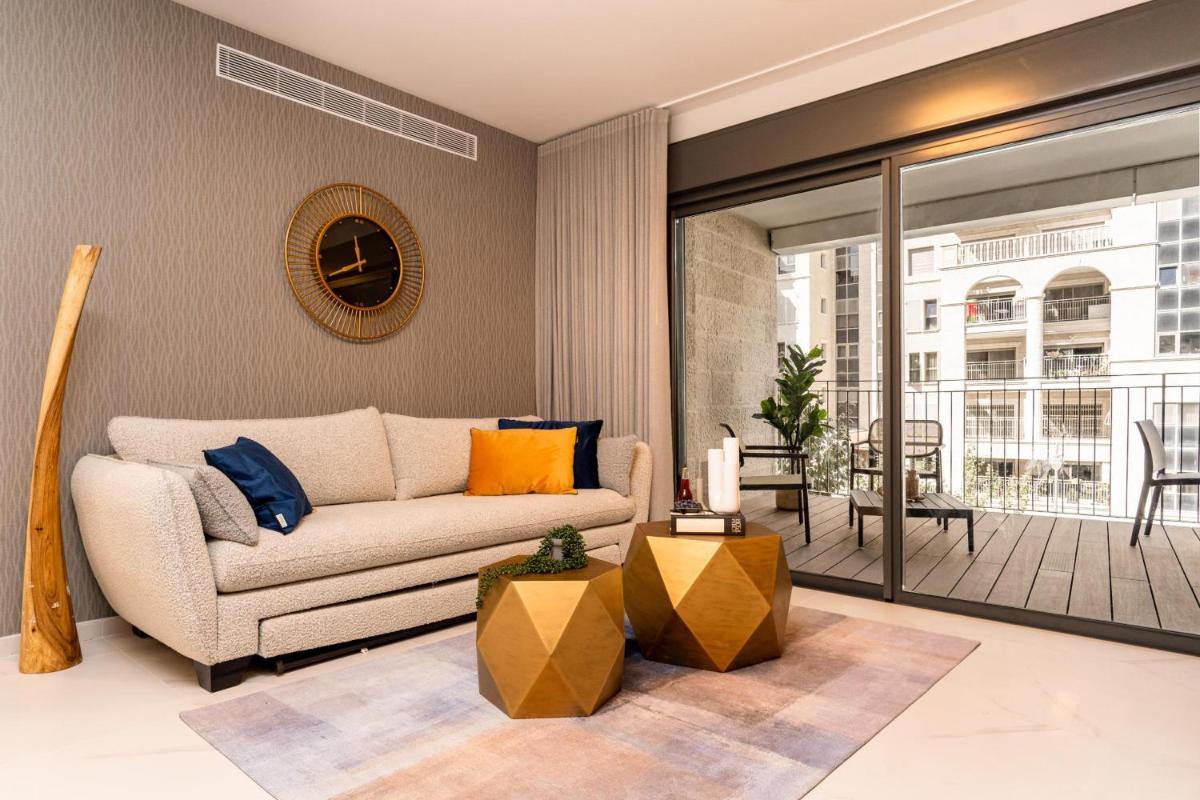 Central and Luxury New 2BR&2Bth - Private Parking - image 4