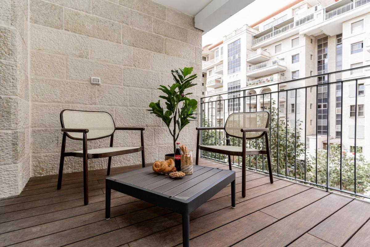 Central and Luxury New 2BR&2Bth - Private Parking - image 7