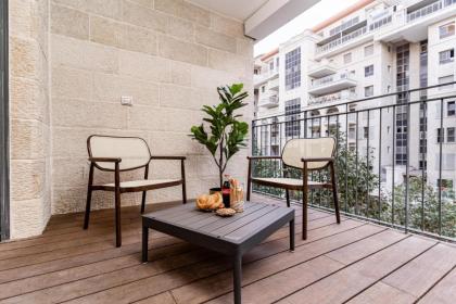 Central and Luxury New 2BR&2Bth - Private Parking - image 9