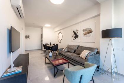 Holysuite Moshe Hess - image 23