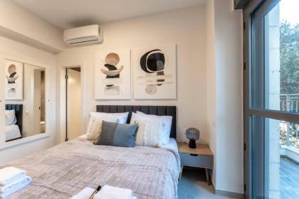 Holysuite Moshe Hess - image 28