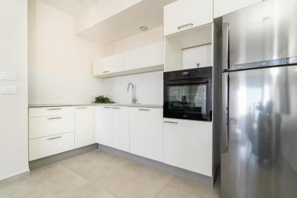 Savyon View Tower - Isrentals - image 25