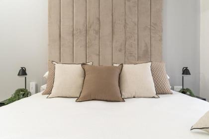 Savyon View Tower - Isrentals - image 27