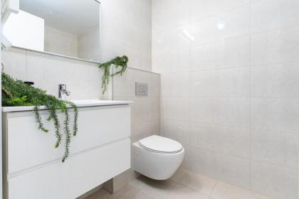 Savyon View Tower - Isrentals - image 29