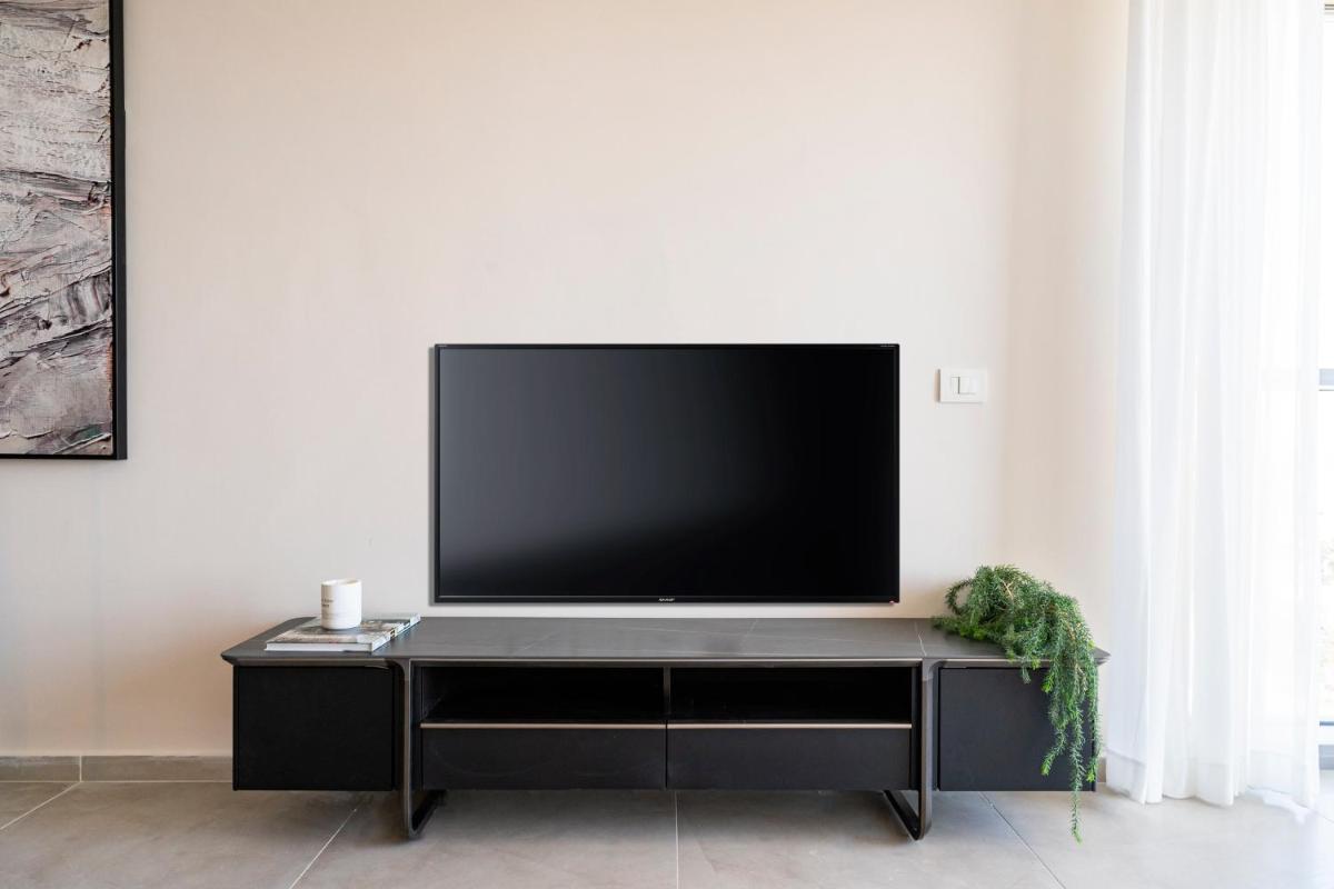 Savyon View Tower - Isrentals - image 7