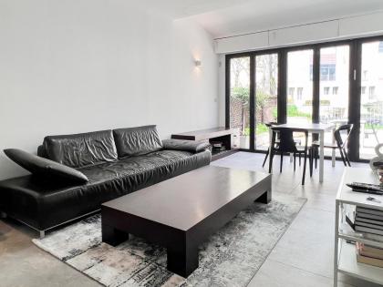 2 BR next to Old City with Patio by FeelHome