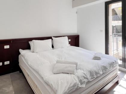2 BR next to Old City with Patio by FeelHome - image 6
