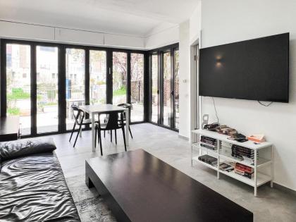 2 BR next to Old City with Patio by FeelHome - image 2