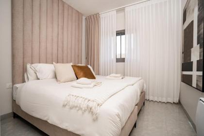 Stunning 1 bdm Shaul Adler st - image 28