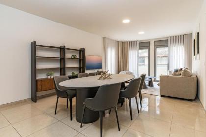 Luxury and Large 2 Bedroom - Rav Kuk Residence 