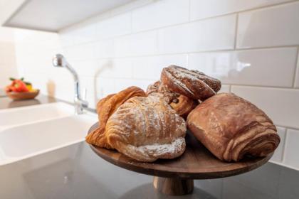 Holysuite Savyon View Tower - image 13