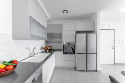 Holysuite Savyon View Tower - image 15