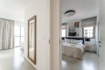 Holysuite Savyon View Tower - image 17