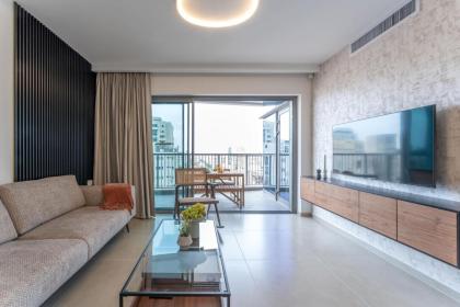 Holysuite Savyon View Tower - image 3