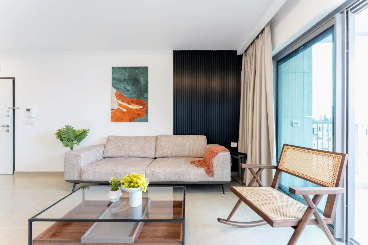 Holysuite Savyon View Tower - image 5