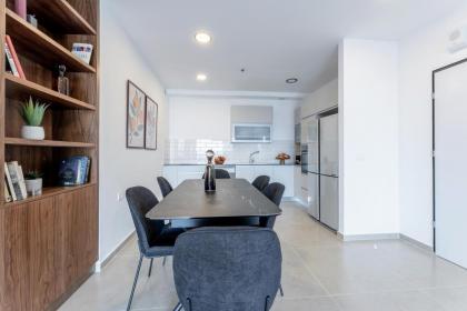 Holysuite Savyon View Tower - image 7