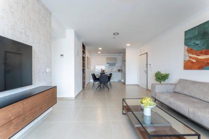 Holysuite Savyon View Tower - image 8