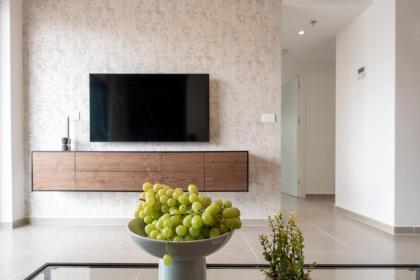 Holysuite Savyon View Tower - image 9