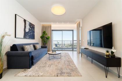 Captivating 1Bdr Getaway with Unparalleled Views of the Historic City 