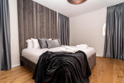 Breathtaking 3BR Villa With Garden Pool Parking - image 28