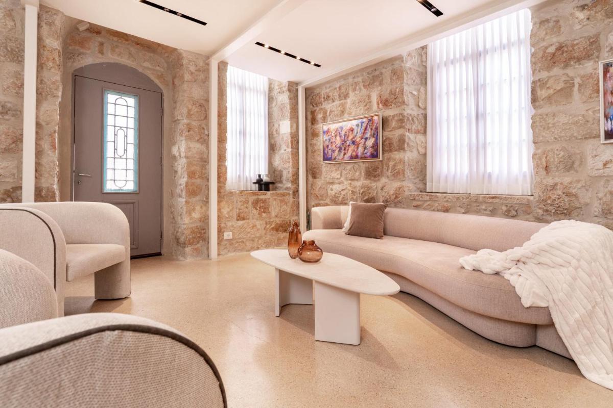 Breathtaking 3BR Villa With Garden Pool Parking - image 4
