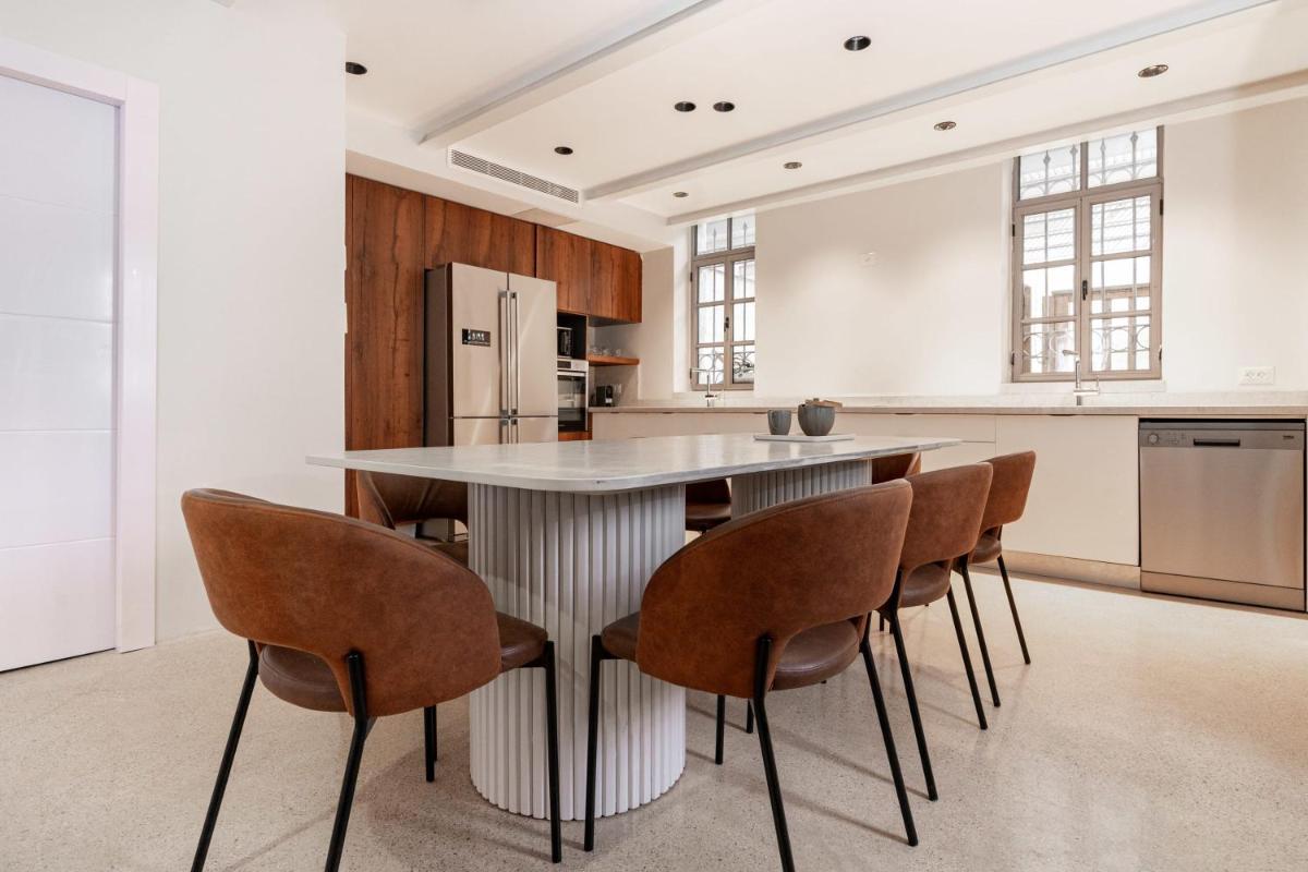 Breathtaking 3BR Villa With Garden Pool Parking - image 7