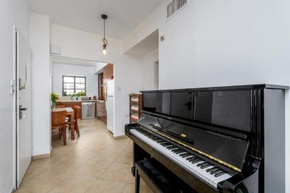 Full Option 3BR next King David - image 11