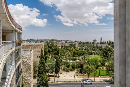 Full Option 3BR next King David - image 28