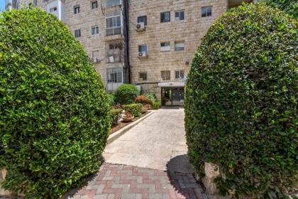 Full Option 3BR next King David - image 30