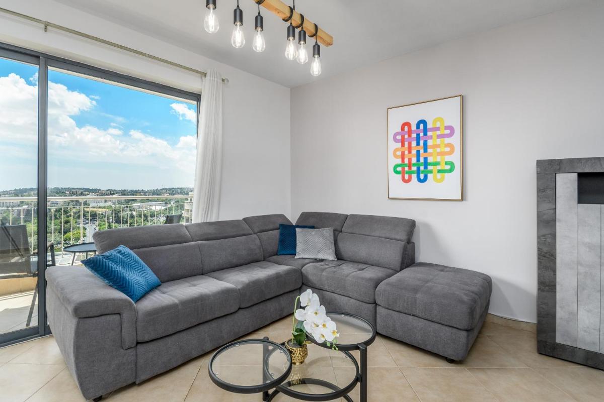 Full Option 3BR next King David - image 4