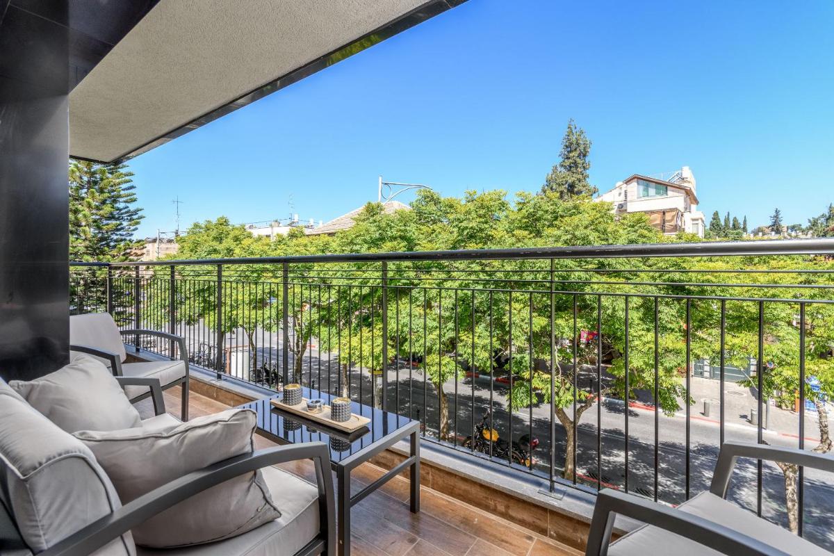 New Luxury 3 BR - Next the Orient Hotel - main image