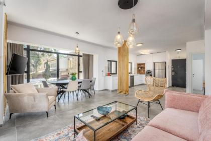 New Luxury 3 BR - Next the Orient Hotel - image 11
