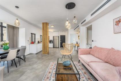 New Luxury 3 BR - Next the Orient Hotel - image 12